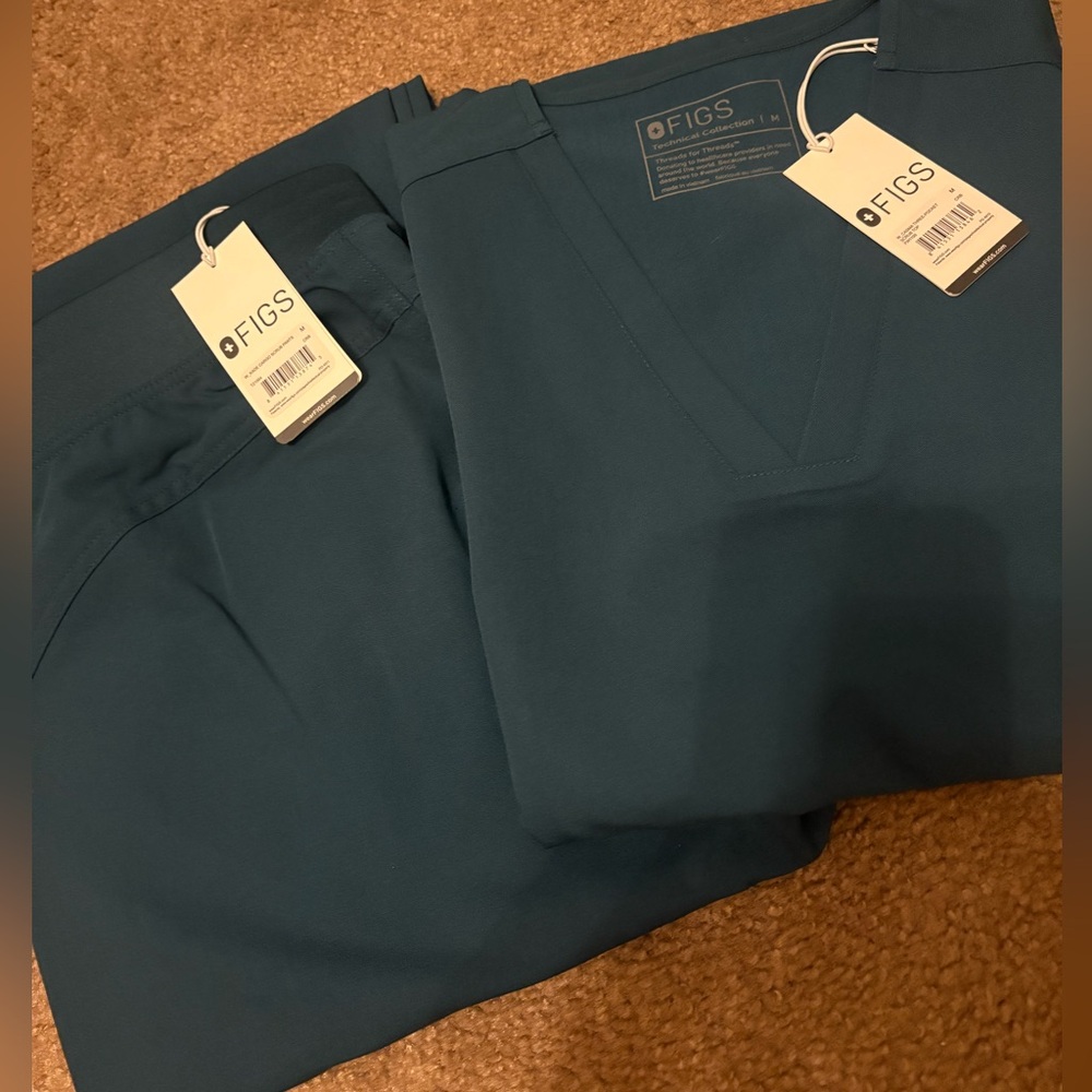 Womens set of figss medium! CARRIBEAN BLUE!